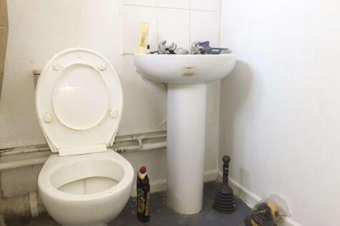 241 Gunville Road and associated land, Newport, Isle of Wight, PO30 5LU