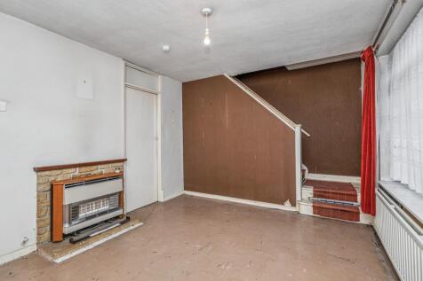 5 West Road, Farnborough, Hampshire, GU14 8EZ