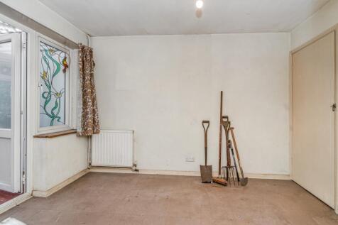 5 West Road, Farnborough, Hampshire, GU14 8EZ