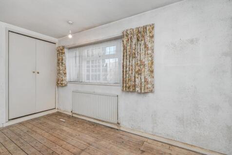 5 West Road, Farnborough, Hampshire, GU14 8EZ