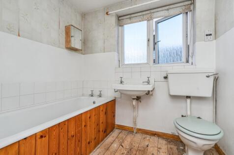 5 West Road, Farnborough, Hampshire, GU14 8EZ