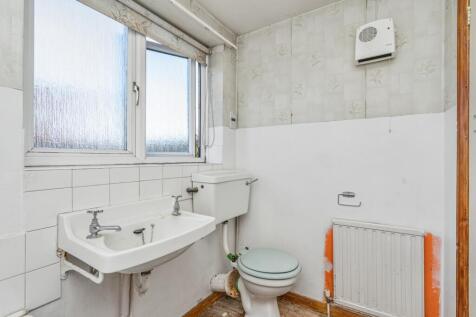 5 West Road, Farnborough, Hampshire, GU14 8EZ