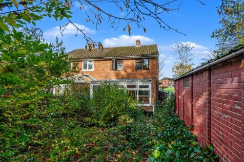 5 West Road, Farnborough, Hampshire, GU14 8EZ