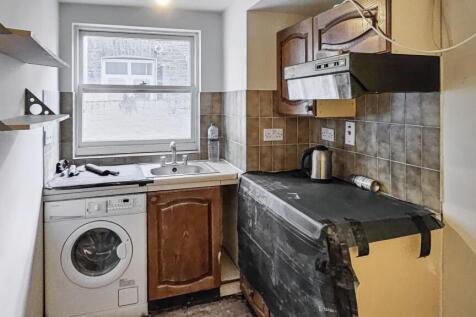 Flat 6 Edinburgh House, 56-57 Courtfield Gardens, London SW5 0NF