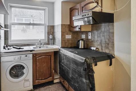 Flat 6 Edinburgh House, 56-57 Courtfield Gardens, London SW5 0NF