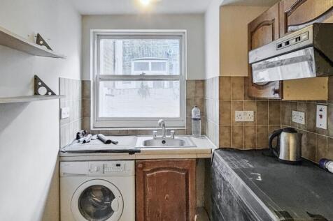 Flat 6 Edinburgh House, 56-57 Courtfield Gardens, London SW5 0NF