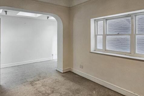 Flat 6 Edinburgh House, 56-57 Courtfield Gardens, London SW5 0NF