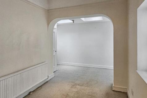 Flat 6 Edinburgh House, 56-57 Courtfield Gardens, London SW5 0NF