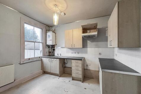 Flat B, 80 Charteris Road, Brent, London NW6 7EX