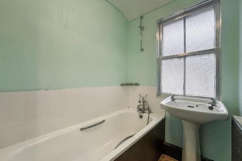 Flat B, 80 Charteris Road, Brent, London NW6 7EX