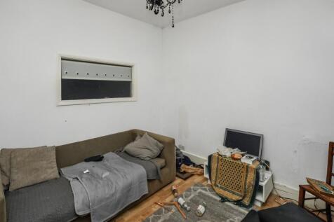 69 Town Road London, N9 0SJ