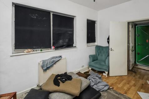 69 Town Road London, N9 0SJ