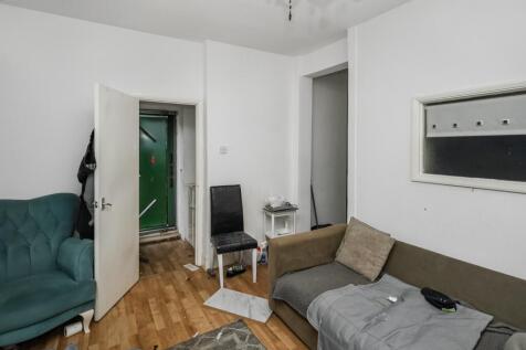 69 Town Road London, N9 0SJ