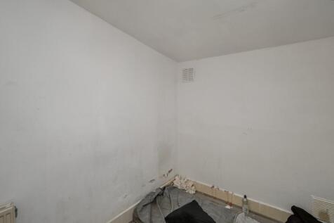 69 Town Road London, N9 0SJ