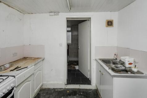 69 Town Road London, N9 0SJ