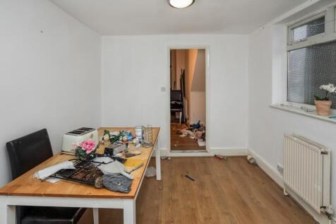 69 Town Road London, N9 0SJ