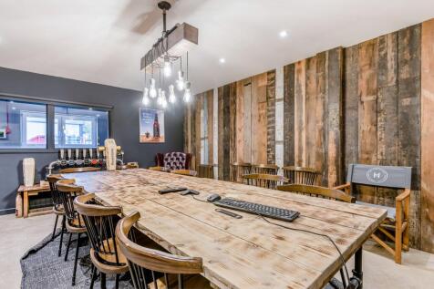 Hawkstone Brewery, College Farm, Stow Road, Bourton-on-the-Water, Gloucestershire GL54 2HN