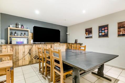 Hawkstone Brewery, College Farm, Stow Road, Bourton-on-the-Water, Gloucestershire GL54 2HN