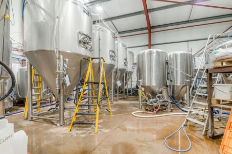 Hawkstone Brewery, College Farm, Stow Road, Bourton-on-the-Water, Gloucestershire GL54 2HN