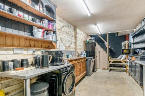 Hawkstone Brewery, College Farm, Stow Road, Bourton-on-the-Water, Gloucestershire GL54 2HN