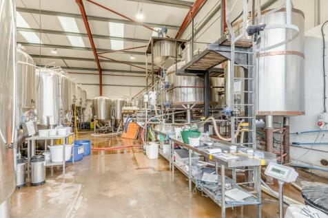 Hawkstone Brewery, College Farm, Stow Road, Bourton-on-the-Water, Gloucestershire GL54 2HN