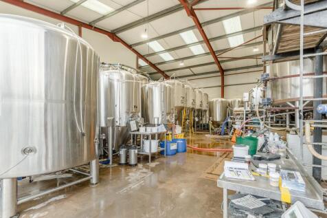 Hawkstone Brewery, College Farm, Stow Road, Bourton-on-the-Water, Gloucestershire GL54 2HN