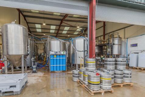 Hawkstone Brewery, College Farm, Stow Road, Bourton-on-the-Water, Gloucestershire GL54 2HN