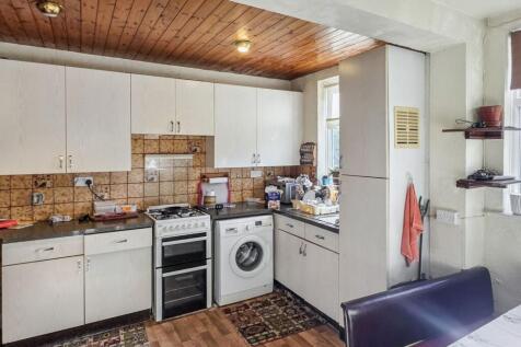 64 Alicia Gardens, Kenton, Harrow, Middlesex HA3 8JE