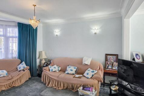 64 Alicia Gardens, Kenton, Harrow, Middlesex HA3 8JE