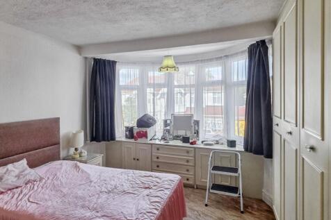 64 Alicia Gardens, Kenton, Harrow, Middlesex HA3 8JE