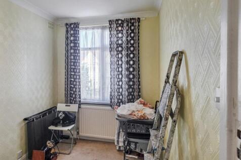 64 Alicia Gardens, Kenton, Harrow, Middlesex HA3 8JE