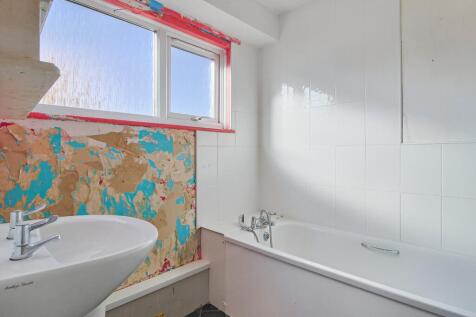 242 Pilgrims Way, Andover, SP10 5HU