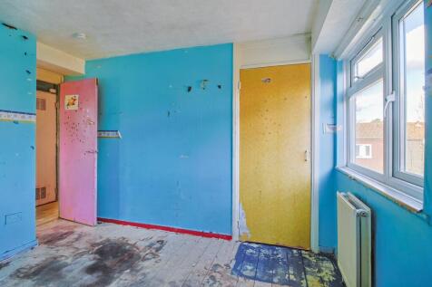 242 Pilgrims Way, Andover, SP10 5HU