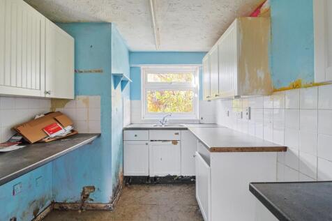 242 Pilgrims Way, Andover, SP10 5HU