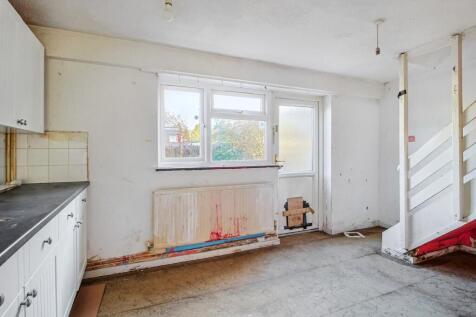 242 Pilgrims Way, Andover, SP10 5HU