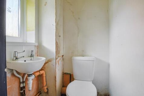 242 Pilgrims Way, Andover, SP10 5HU