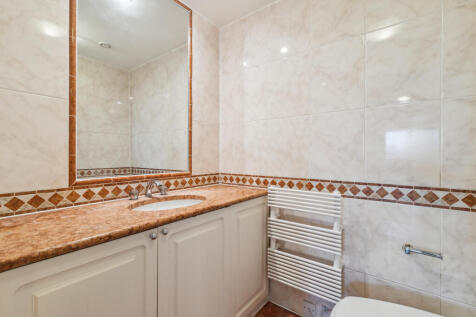 Flat 22, Peninsula Heights, 93 Albert Embankment, Vauxhall, London, SE1 7TY