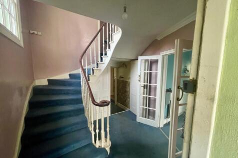 Woodgate, London Road, Epsom, Surrey, KT17 2BB