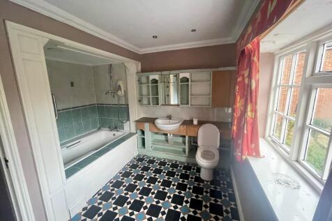 Woodgate, London Road, Epsom, Surrey, KT17 2BB