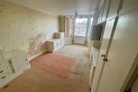 Woodgate, London Road, Epsom, Surrey, KT17 2BB