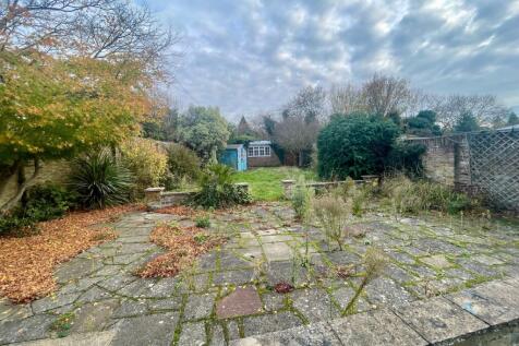 Woodgate, London Road, Epsom, Surrey, KT17 2BB