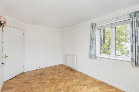 30 Sycamore Court, Aylesbury, Bucks HP19 9SZ