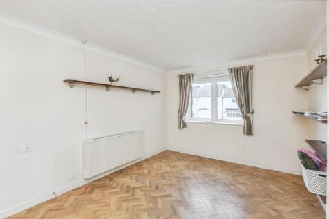 30 Sycamore Court, Aylesbury, Bucks HP19 9SZ