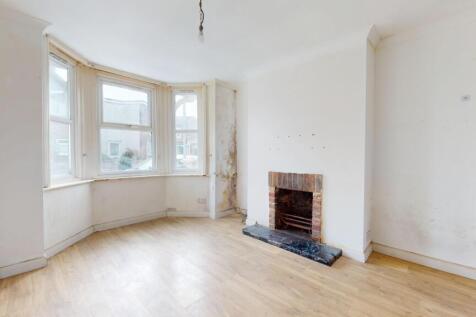 6 Winchcombe Road, Eastbourne, East Sussex, BN22 8DE