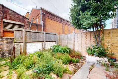 6 Winchcombe Road, Eastbourne, East Sussex, BN22 8DE