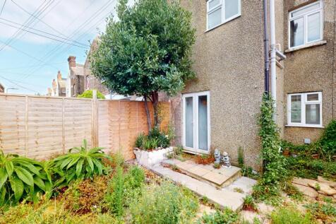 6 Winchcombe Road, Eastbourne, East Sussex, BN22 8DE