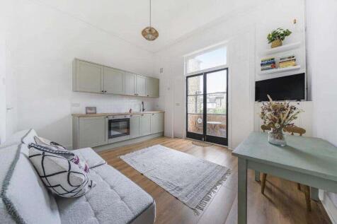 Flat B, 102 Breakspears Road, London SE4 1UD