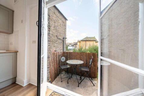 Flat B, 102 Breakspears Road, London SE4 1UD