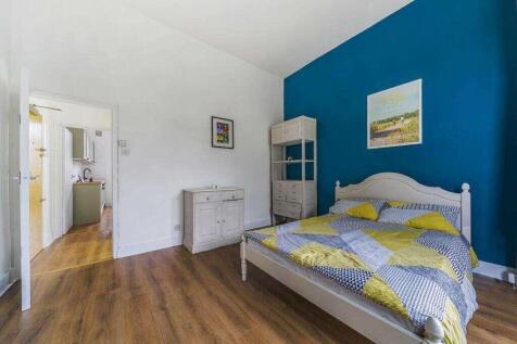 Flat B, 102 Breakspears Road, London SE4 1UD