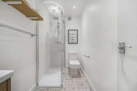 Flat B, 102 Breakspears Road, London SE4 1UD